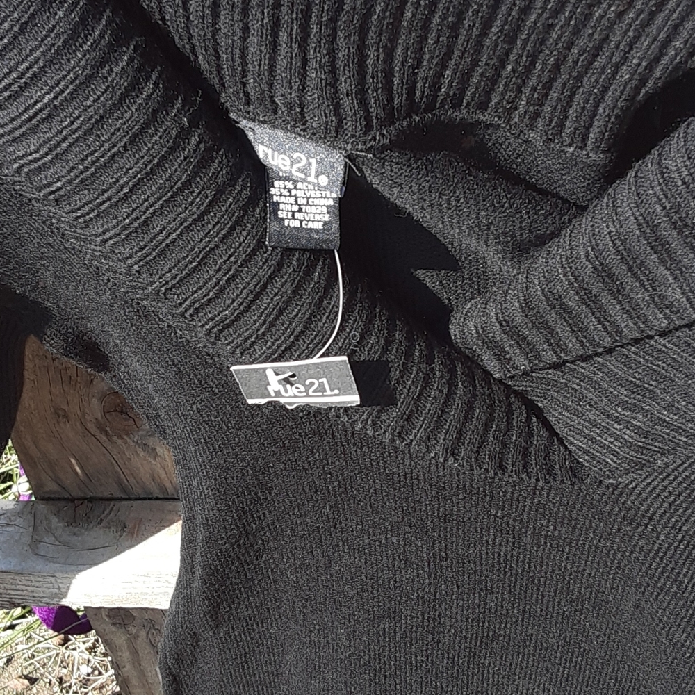 Sweater - Picture 2 of 3